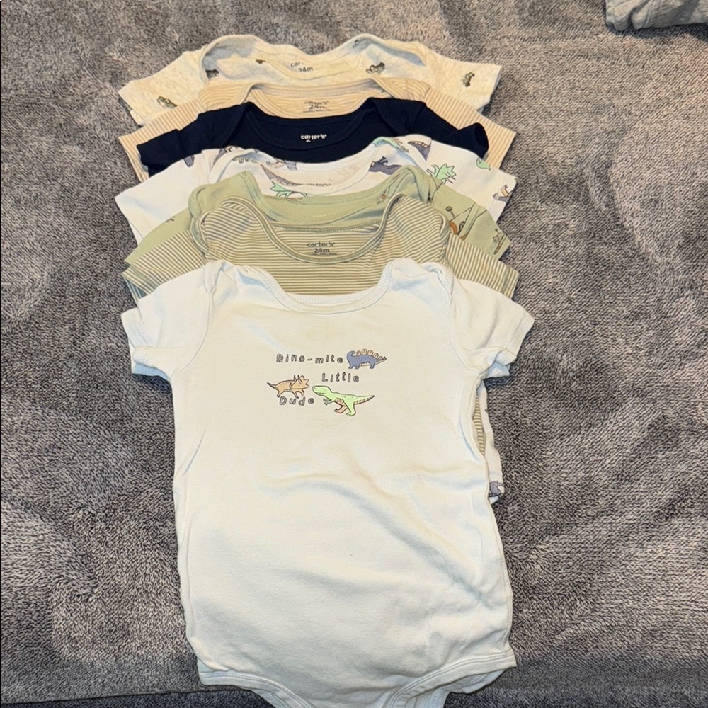 Lot of 7 Carter's 24m Cream and Green Short Sleeve Tees bodysuits
